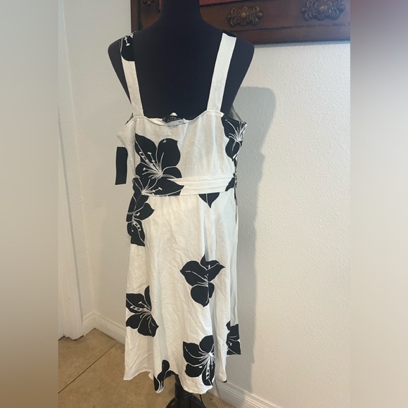 Love for humanity dress 👗 - Picture 2 of 7